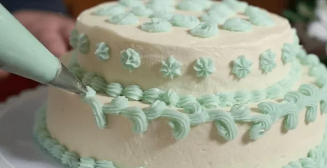 白綠相間的雙層蛋糕