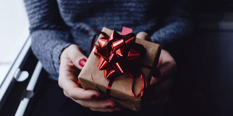 offer free gift to clients black friday sales