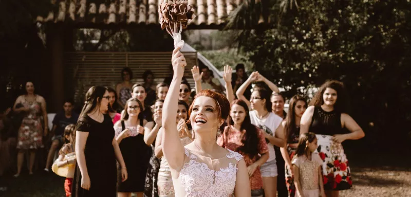 Interesting bouquet throwing ceremony